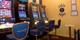 Capsa Susun card hand arrangement display